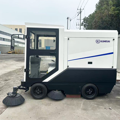Xe quét rác ngồi lái Kumisai KMS - 240L