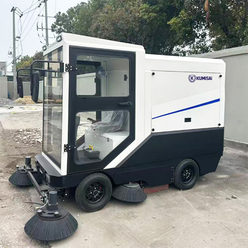 Xe quét rác ngồi lái Kumisai KMS - 240L