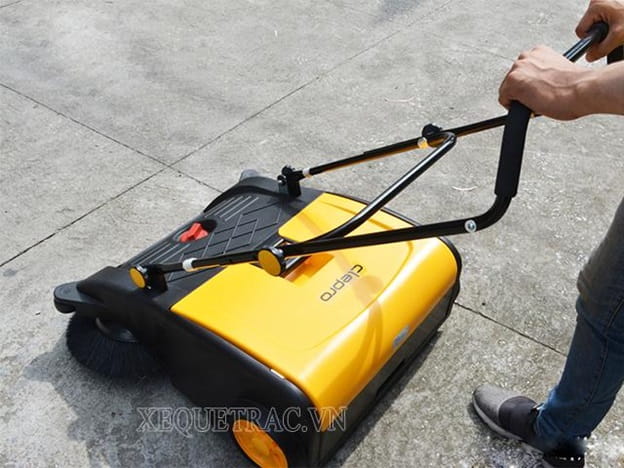 Xe quét rác Clepro CW-800/02 hoạt động theo cơ chế cơ học