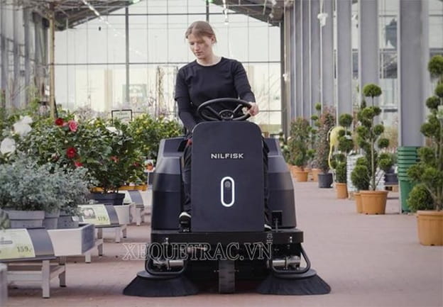 Máy quét rác tự động dạng ngồi lái